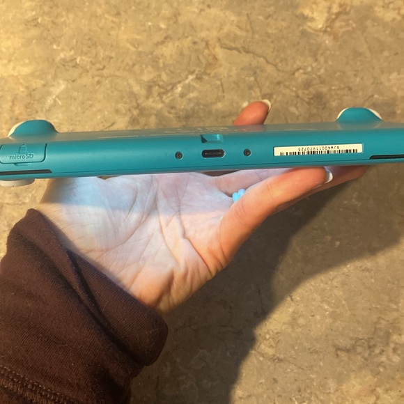 Nintendo Switch Lite ***SOLD*** - Picture 4 of 10